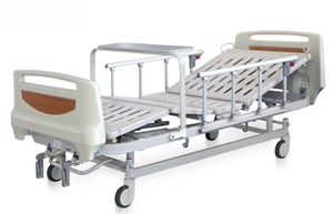 Stainless Steel Two Cranks Manual Hospital Beds Durable With 4 Wheels For Carer の画像