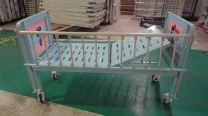 Picture of 1 Crank Hospital Baby Crib / Paediatric Bed With Two Part Bedboard