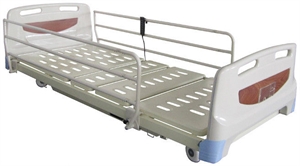 Low Homecare Electric Hospital Bed With Steel Side Rail   Individual Brakes