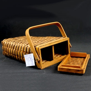 Picture of picnic basket