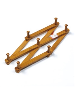 Image de 7 PC WOODEN CLOTHES RACK