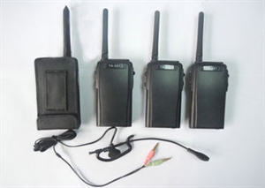Wireless Full Duplex Walkie Talkie / Small Two Way Radios 2.4GHz の画像